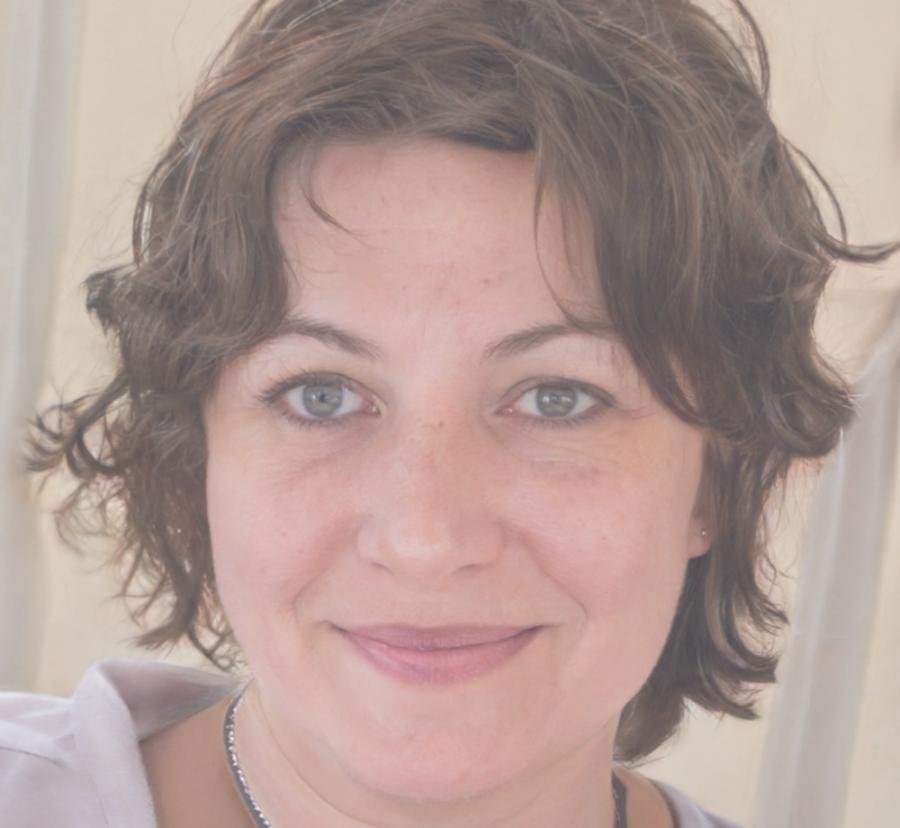 Portrait de Léonie Rousseau, experte en épargne de précaution